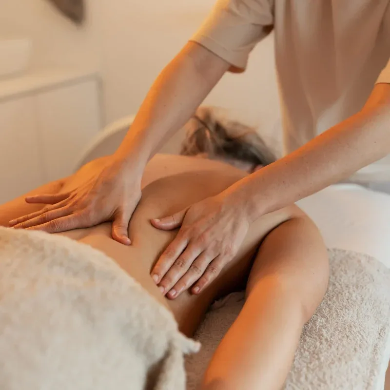A guest receiving the rhythmic restorative Swedish massage of Kinetic Circulation at Agaporia's regenerative sanctuary in Montefollonico, Tuscany.